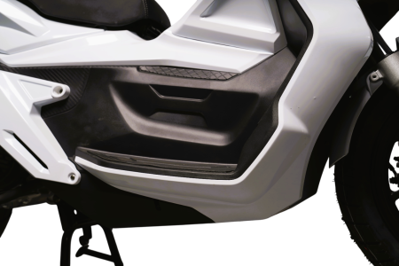Максискутер SPRMOTORS ADV MAX белый T4-50L (с кофром и боковыми боксами)