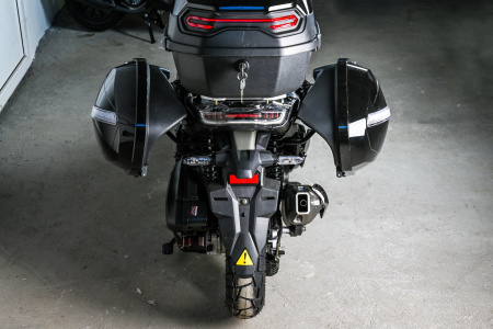 Максискутер SPRMOTORS ADV MAX чёрный T4-50L (с кофром и боковыми боксами)