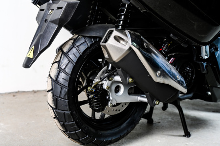 Максискутер SPRMOTORS ADV MAX чёрный T4-50L (с кофром и боковыми боксами)