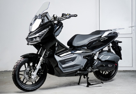 Максискутер SPRMOTORS ADV MAX чёрный T4-50L (с кофром)