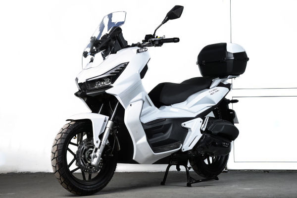 Максискутер SPRMOTORS ADV MAX белый T4-50L (с кофром)