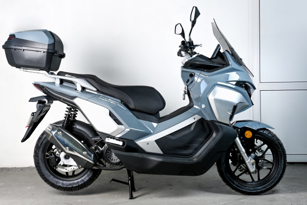 Максискутер SPRMOTORS TRAVEL MAX серый T4-50H EFI (с кофром)