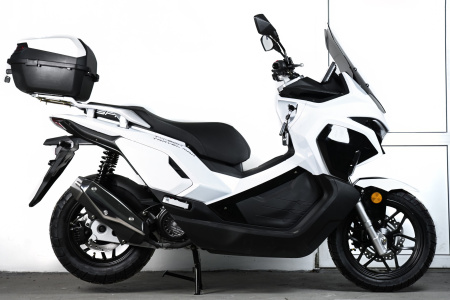 Максискутер SPRMOTORS TRAVEL MAX белый EFI T4-50H (с кофром)