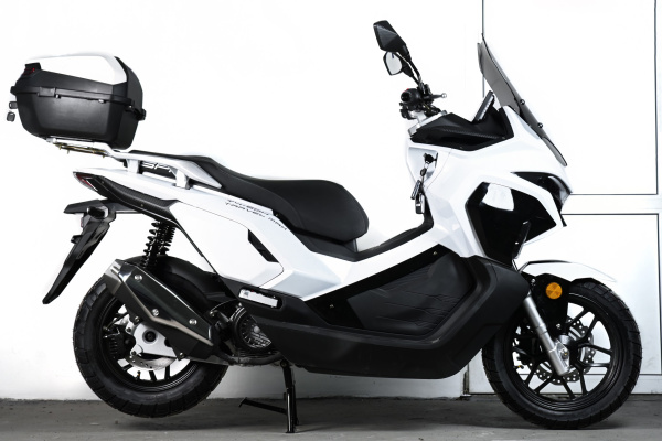 Максискутер SPRMOTORS TRAVEL MAX белый EFI T4-50H (с кофром)