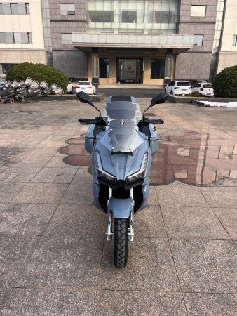 Максискутер SPRMOTORS ADV MAX серый T4-50L (с кофром и боковыми боксами)