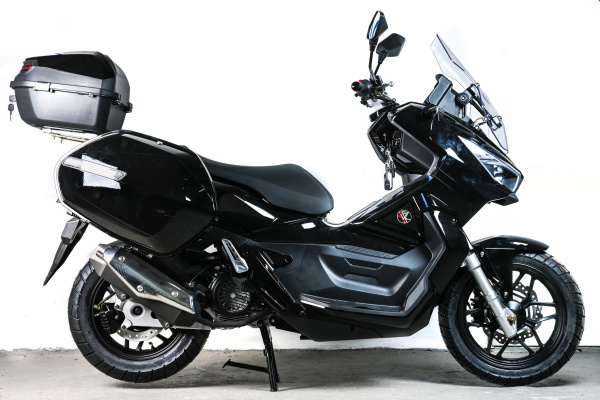Максискутер SPRMOTORS ADV MAX чёрный T4-50L (с кофром и боковыми боксами)