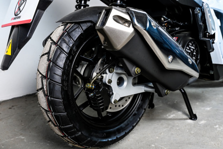 Максискутер SPRMOTORS ADV MAX белый T4-50L (с кофром)