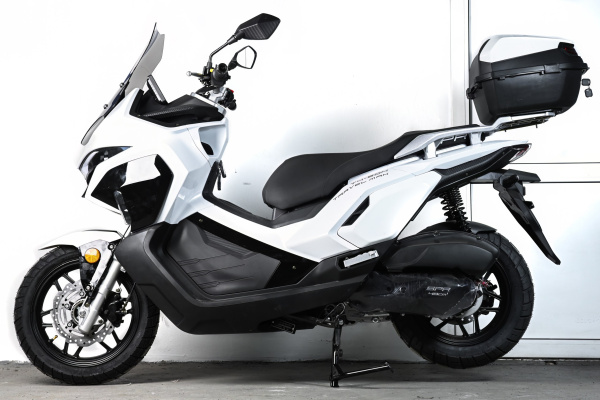 Максискутер SPRMOTORS TRAVEL MAX белый EFI T4-50H (с кофром)