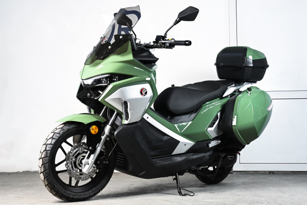 Максискутер SPRMOTORS TRAVEL MAX Зелёный T4-50H EFI (с кофром и боковыми боксами)