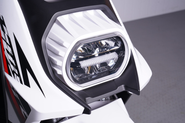 Скутер SPRMOTORS Zoom-10 белый T8-50G